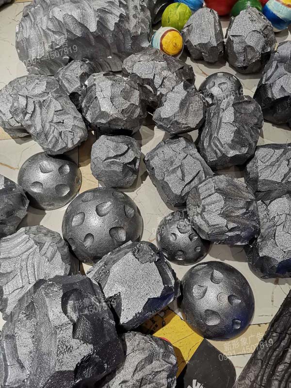 商場活動，苯板雕刻隕石星球